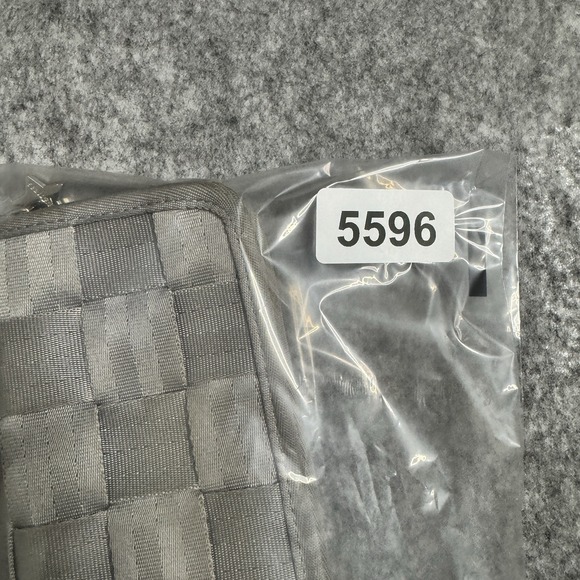 Harvey's Seatbelt Wallet Gray Zip Around 8" Beige Clutch - Picture 10 of 10